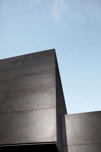 Metaline Iron Metal Look Porcelain