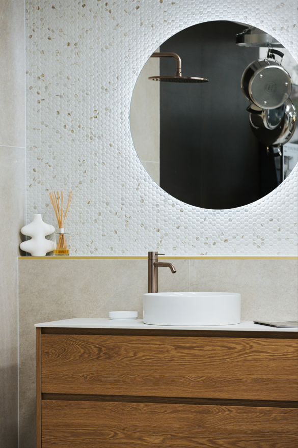 Aqualuxe Penny Calacatta Gold Matte Mosaic Tile